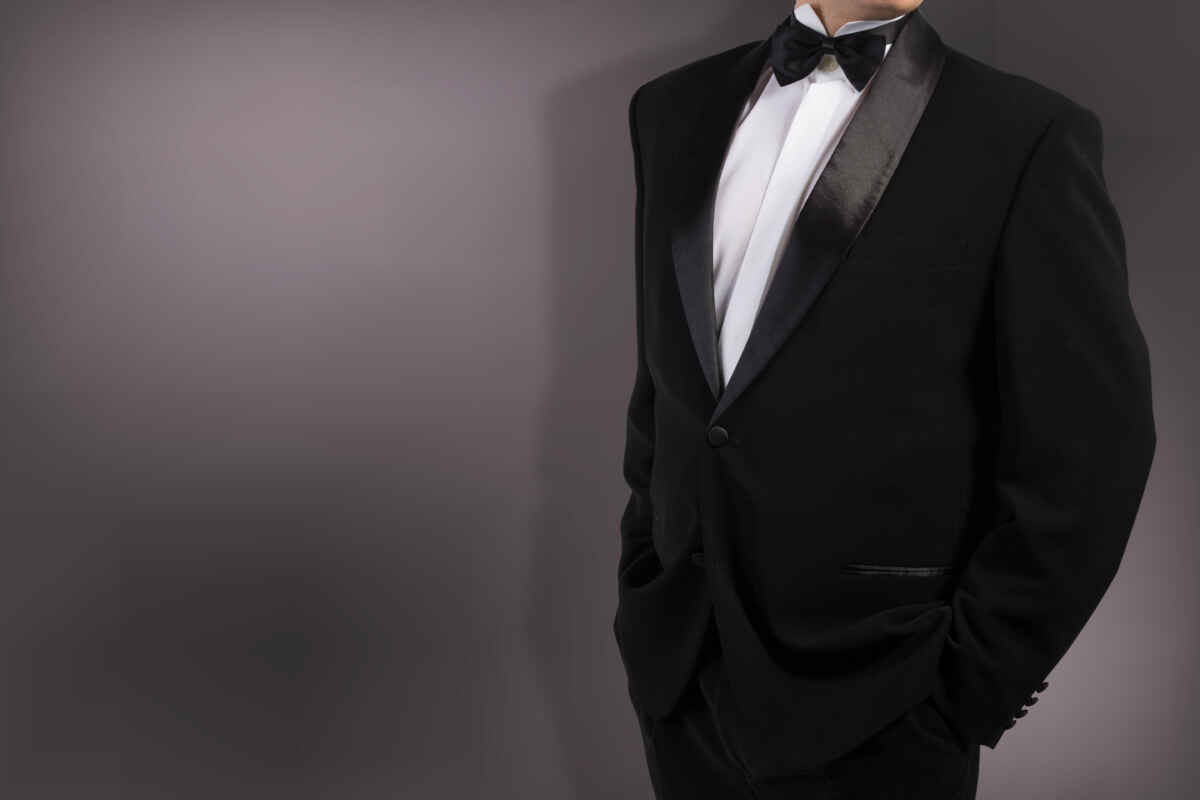 Should You Wear a Suit in Vegas? What You Need to Know 3 Don’t Get Mistaken for Waitstaff