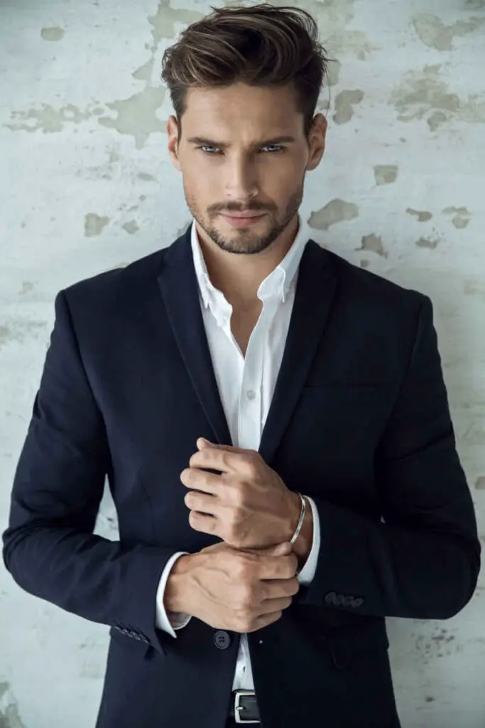Should You Wear a Suit in Vegas? What You Need to Know 6 How to Dress Down a Suit for Las Vegas