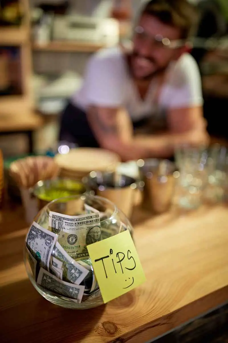 How Much to Tip Your Bartender or Cocktail Waitress in Las Vegas