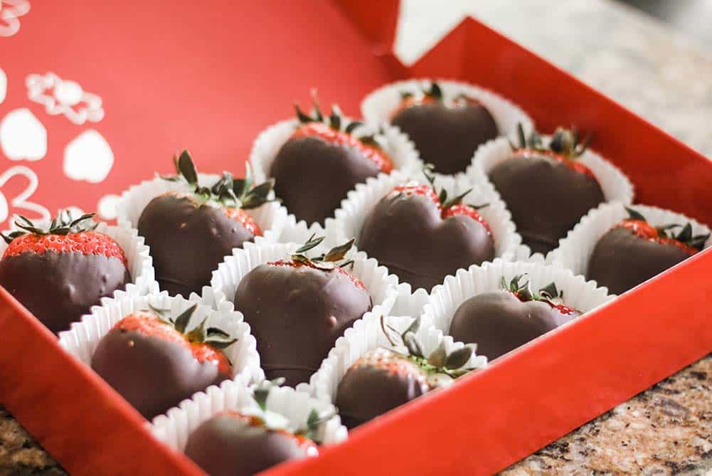 21 Romantic Date Ideas for Valentine's Day in Las Vegas 2 chocolatedippedstrawberries