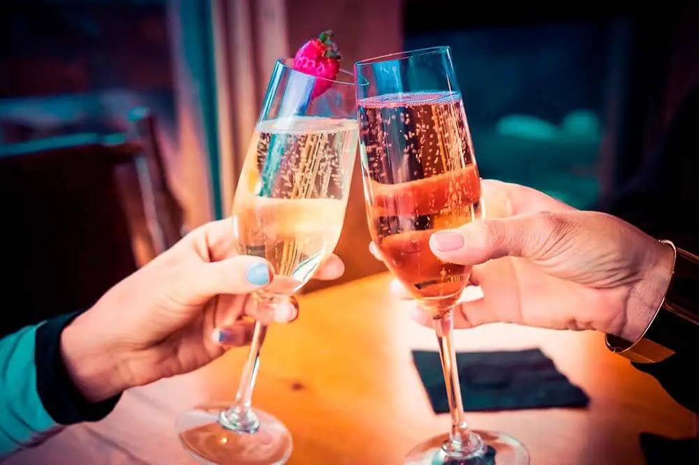 35+ Super Fun Things to Do In Las Vegas For A Weekend 5 Weekend champagne brunch in Las Vegas