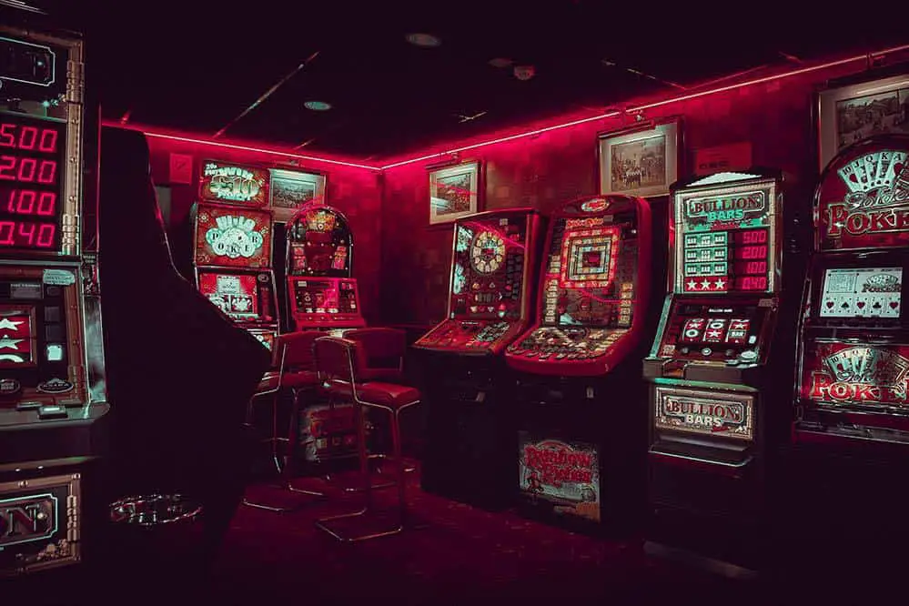 21 Shockingly Fun Facts About Las Vegas You Didn't Know 15 Slot machine in tavern