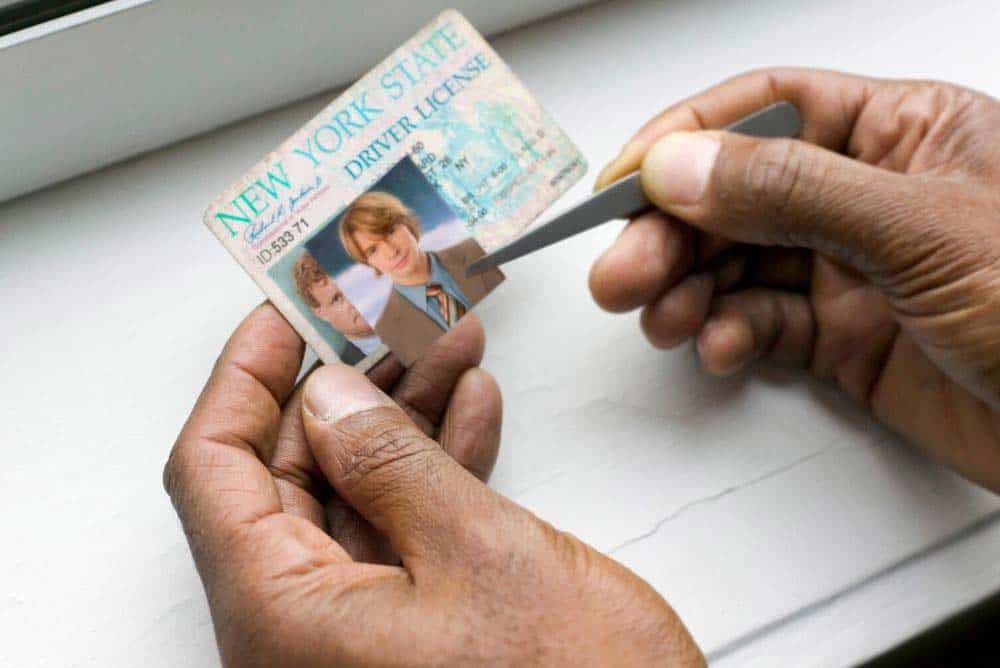 Can You Gamble at 18 in Vegas? (How Old You Need to Be) 3 Can you use a fake id to gamble in Las Vegas