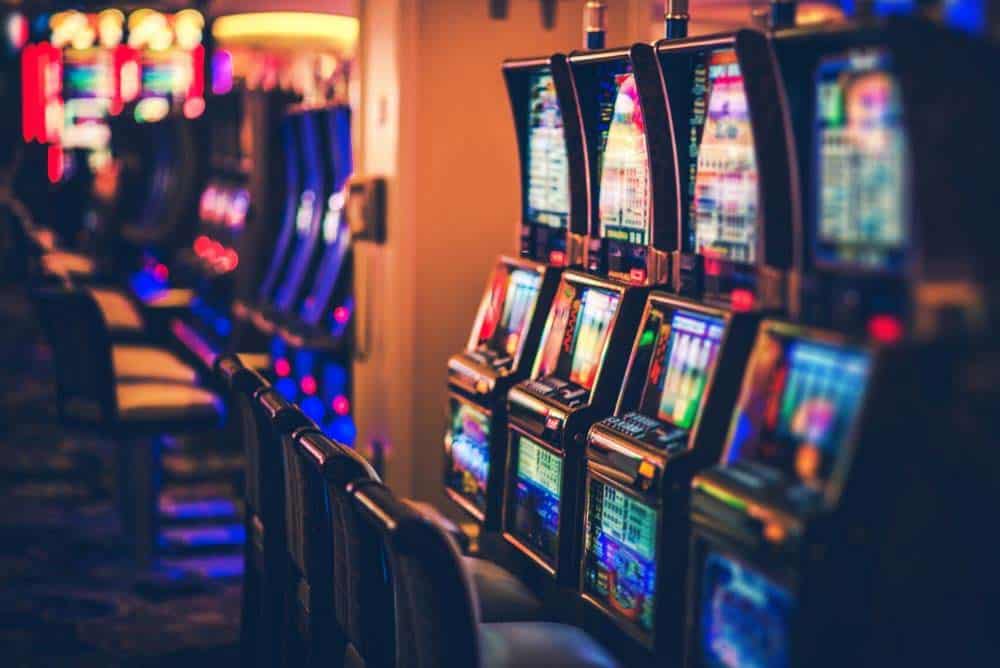 Both Las Vegas and Reno have plenty of slot machines, food, and drinks.