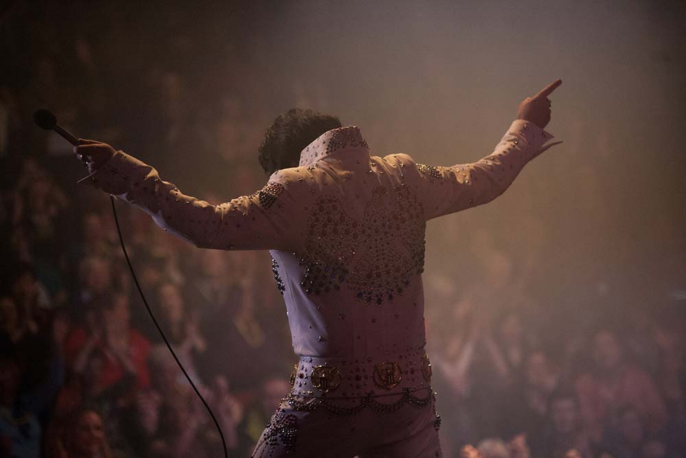 Elvis Presley in Las Vegas (The Good, the Bad and the Ugly) 1 Elvis Presley performing live onstage