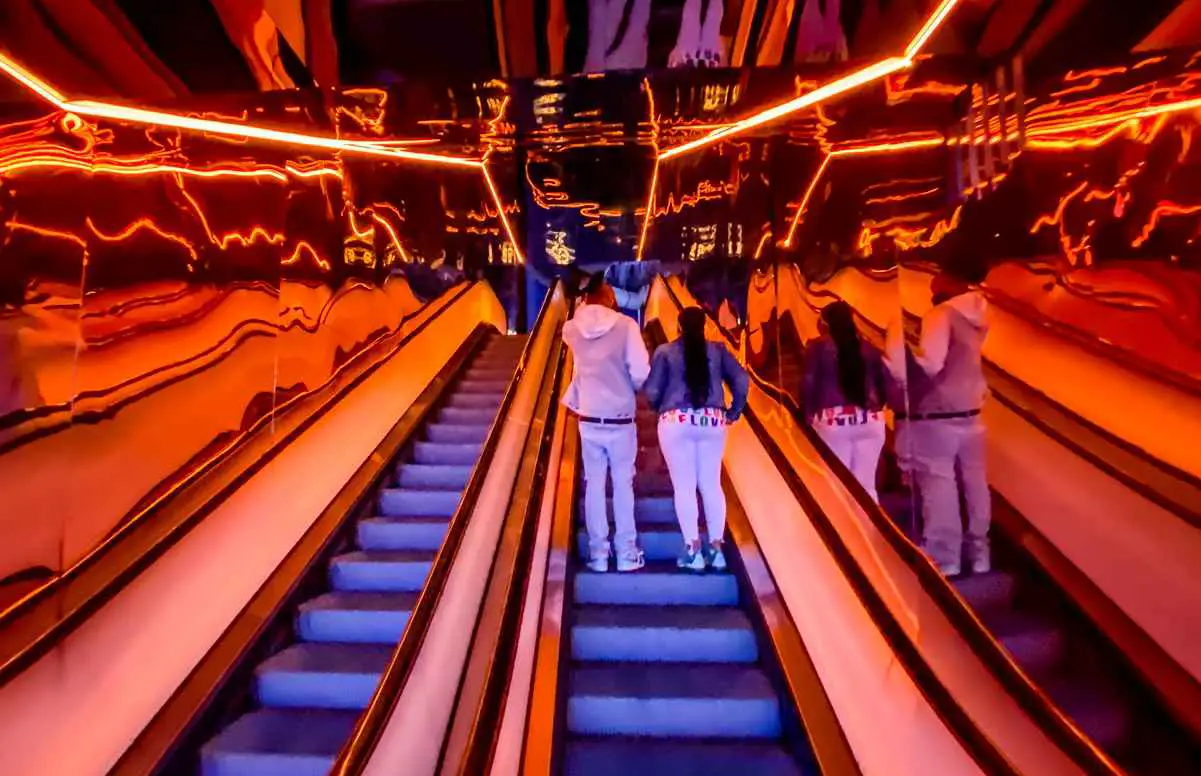 Escalator up to the High Roller platform