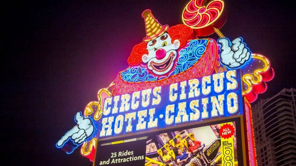 9 Best Las Vegas Hotels for Kids and Families (On The Strip) 4 The neon sign in front of Circus Circus.
