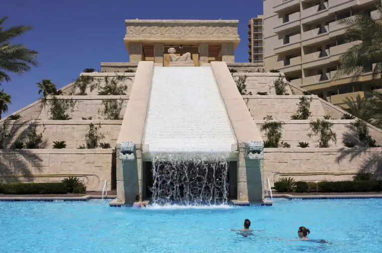 14 Best Family Pools in Las Vegas (Kid-Friendly!)