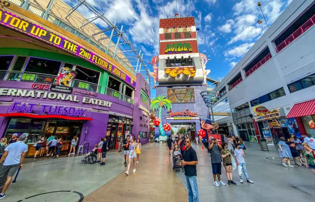 9 Best Cheap Eats on Fremont Street (Downtown Vegas) FeelingVegas