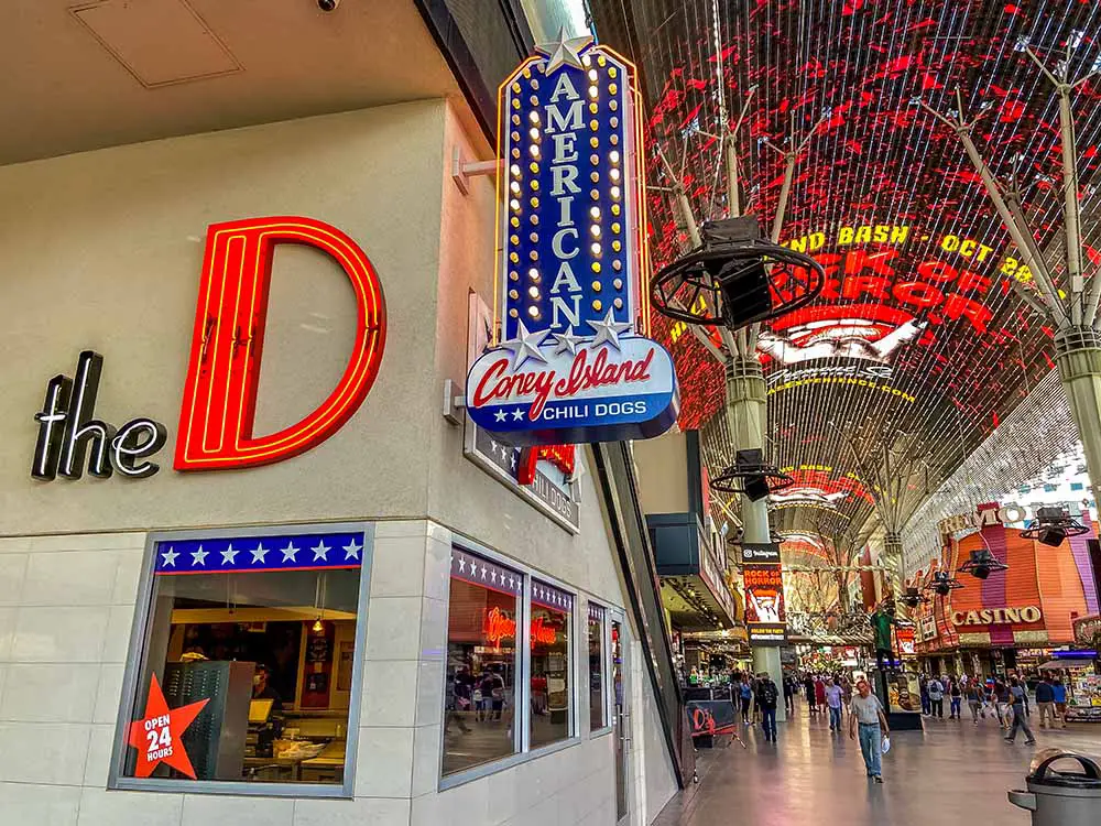 9 Best Cheap Eats on Fremont Street (Downtown Vegas) 4 American Coney Island is a good cheap place to grab a bite to eat in downtown.