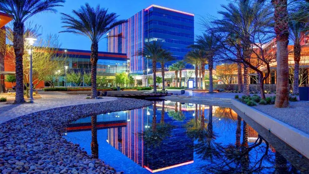 6 Best Neighborhoods in Las Vegas To Live (Top Choices) 1 Downtown Summerlin, a master planned community in Las Vegas.