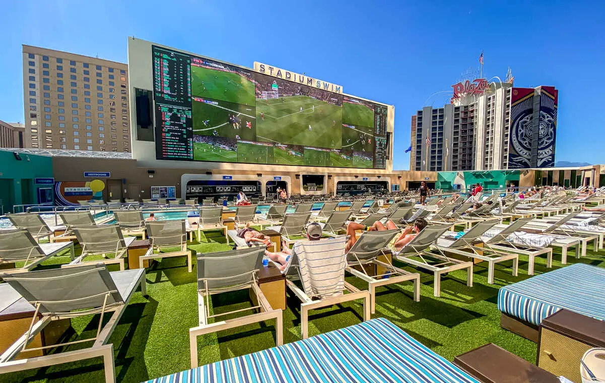 Best Rooftop Pools in Vegas