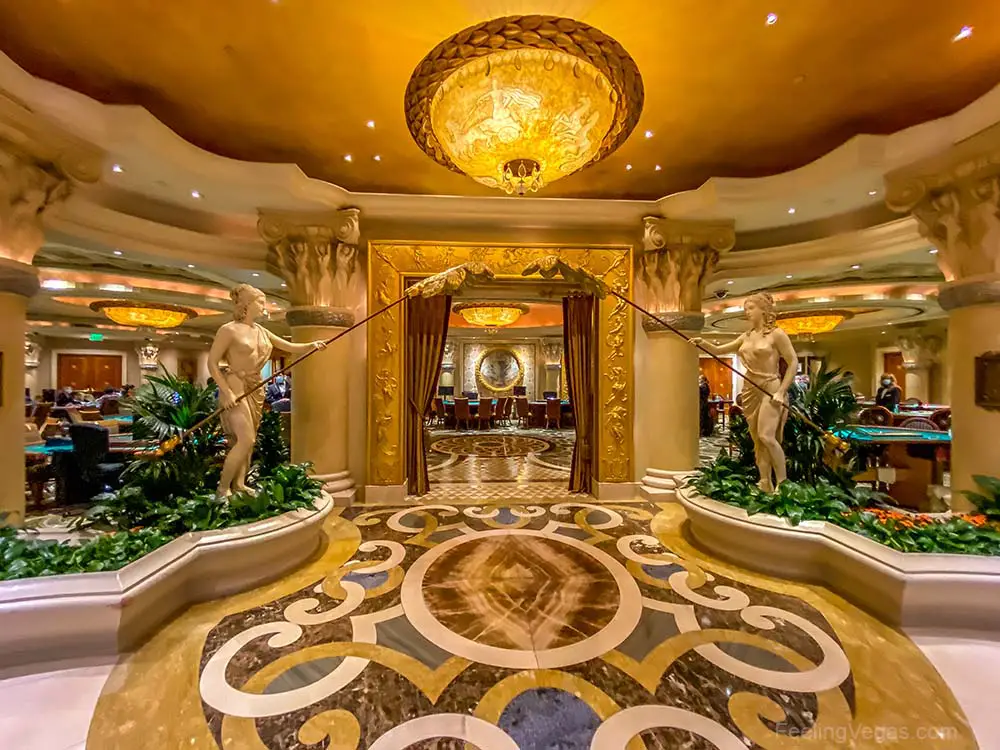 Does Caesars Palace Have Balconies? (Las Vegas) 2 Palace Court is where the high-rollers come to play at Caesars Palace.