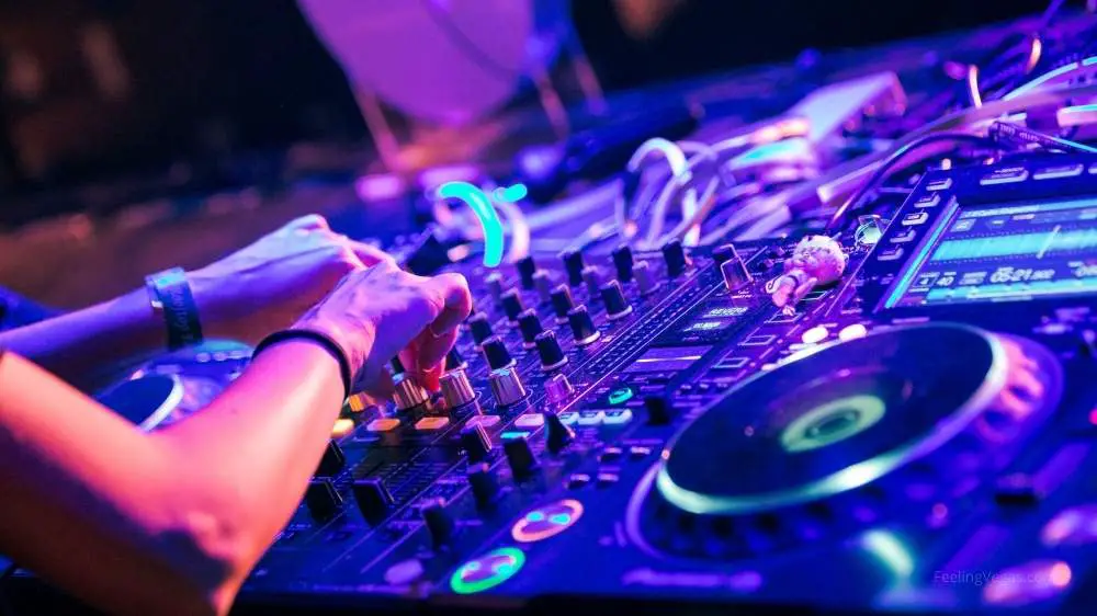 How Do Las Vegas Promoters Work? (Vegas Clubs) 3 Do you need a promoter in Vegas?