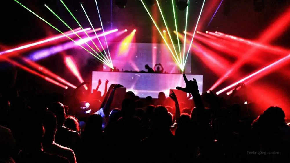 How Do Las Vegas Promoters Work? (Vegas Clubs) 2 What does a Vegas promoter do