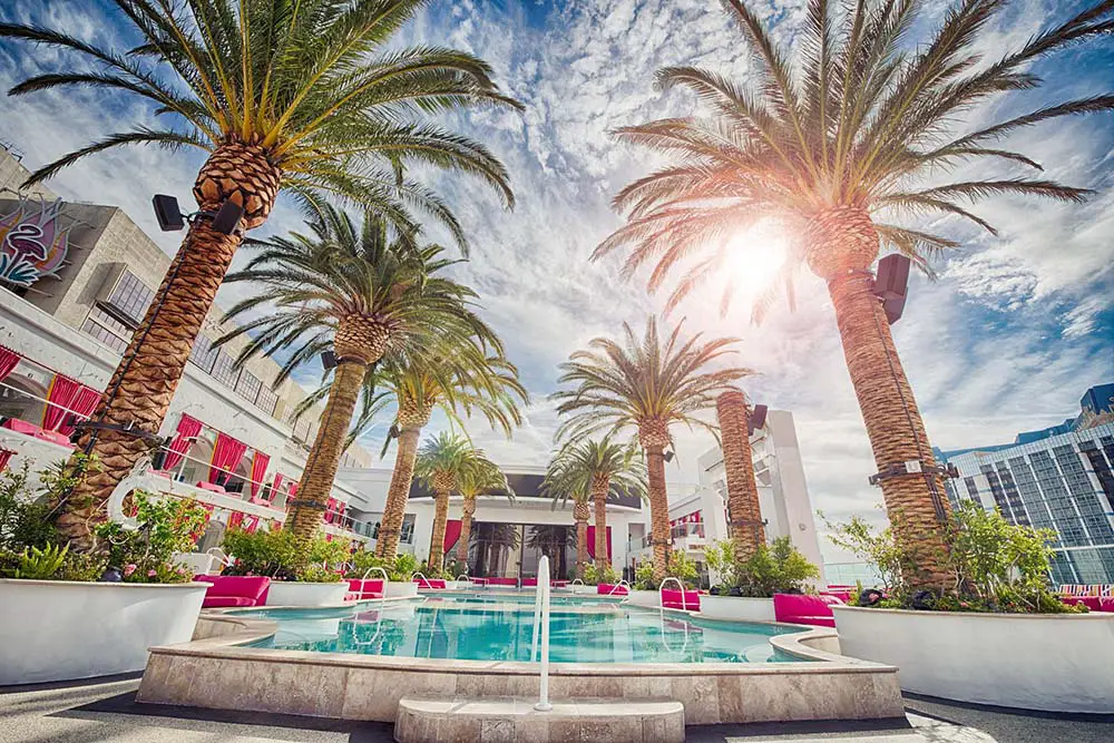 Why do las vegas pools close early: Flamingo pool