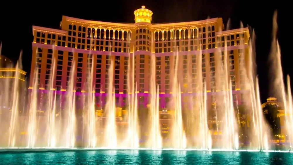 How Much It Costs to See a Show in Las Vegas (Low to High) 4 The Bellagio Fountain show is the most famous free show in Las Vegas