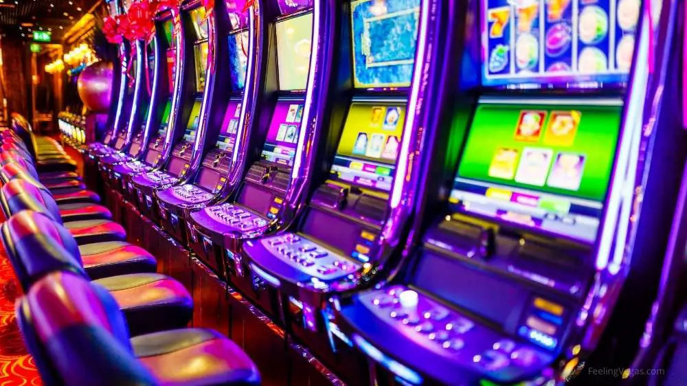 row of slot machines: How do Las Vegas slot tournaments work?