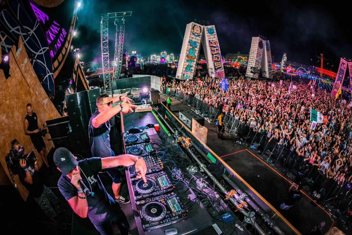 Electric Daisy Carnival in Las Vegas (Is EDC Vegas Worth It?) 1 Electric Daisy Carnival is worth it if you love EDM