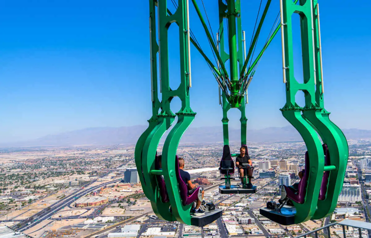 The STRAT observation deck has plenty of rides that adventurous kids will enjoy.