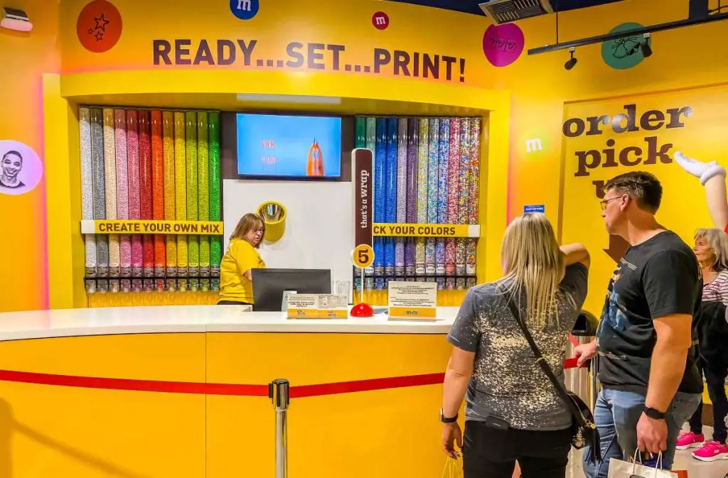 M&M Store Las Vegas (Location, Hours, & Parking) FeelingVegas