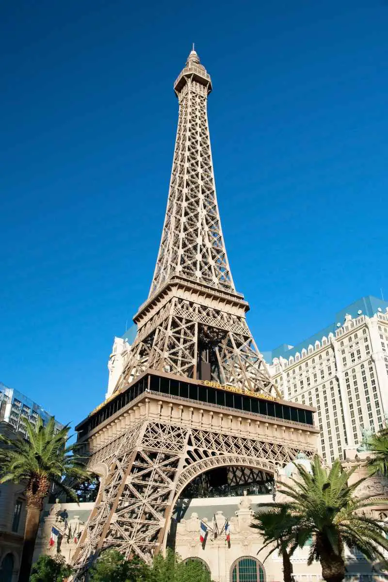 eiffel tower restaurant las vegas