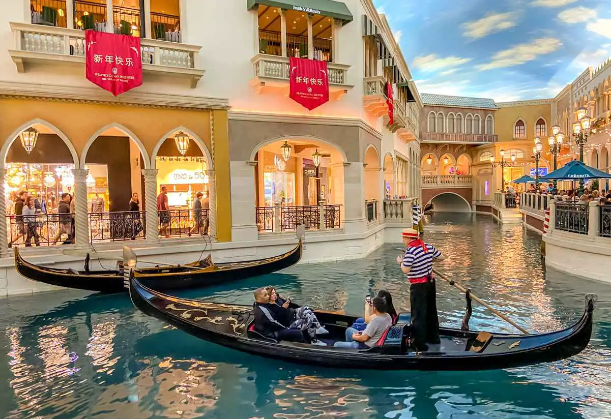 gondola rides at venetian