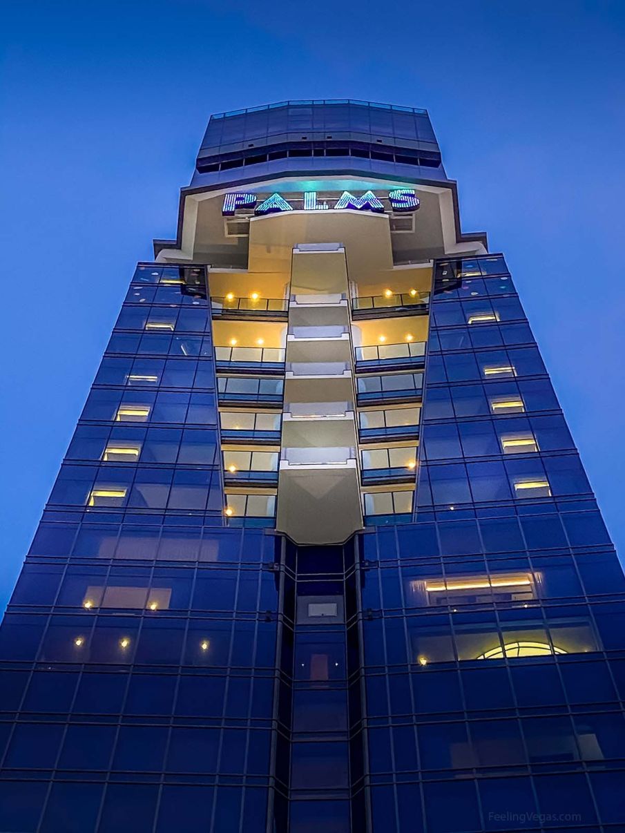 14 Las Vegas Hotels with Balconies (Hotel Rooms On or Near Strip) 11 Palms Place Hotel Suites and Balconies
