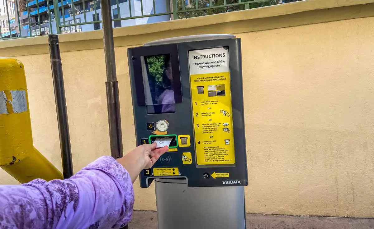 Bellagio Las Vegas Parking Fees in 2023 (Plus Tips & Tricks) 2 Self-Parking Rates at Bellagio Las Vegasย