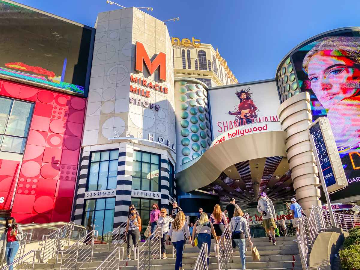 Planet Hollywood entrance. Does Planet Hollywood Charge for Parking?