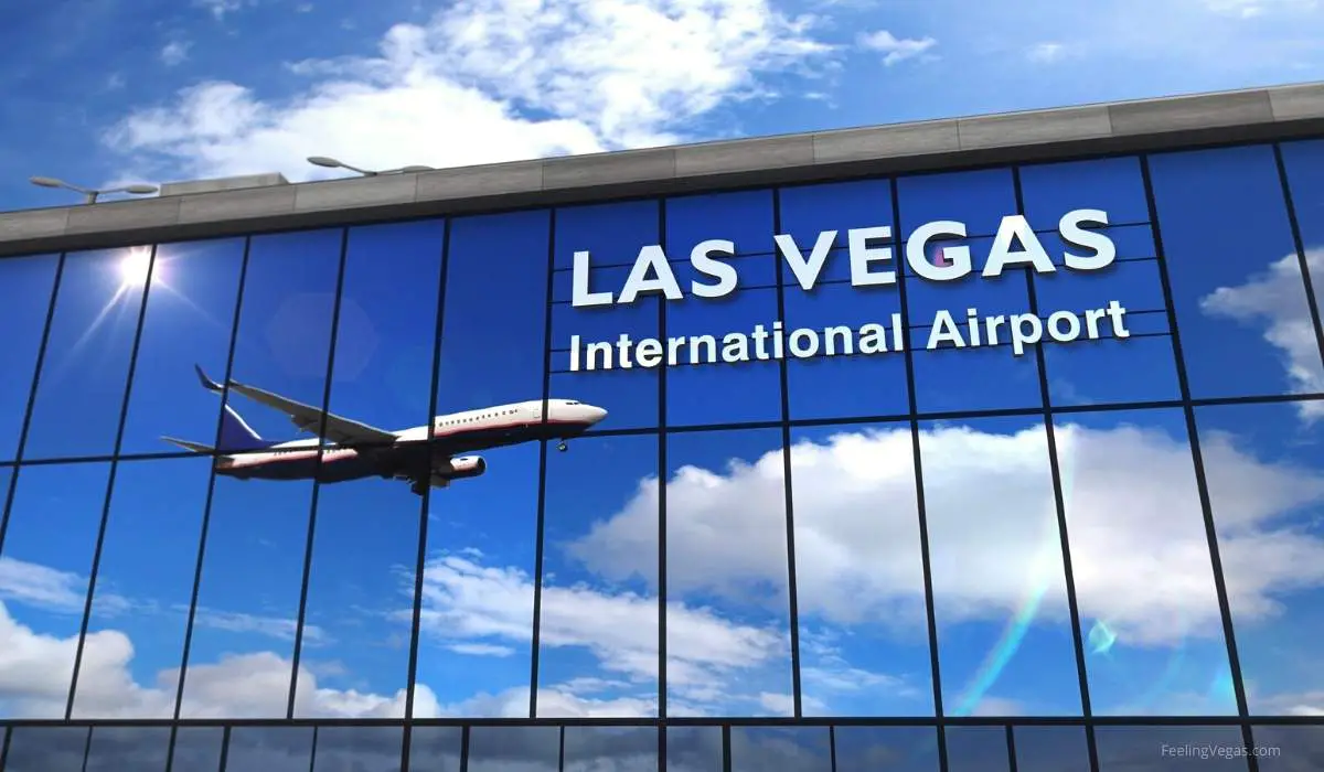 Airplane landing: Shops in Las Vegas airport