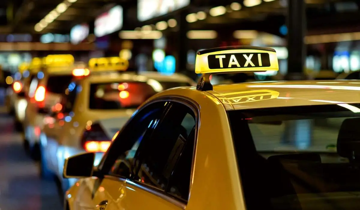 Cost of a taxi from las vegas airport to venetian hotel