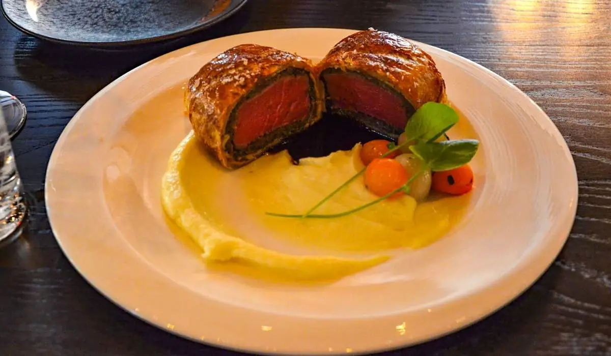 Beef Wellington Gordon Ramsay-Hells Kitchen Caesars Palace