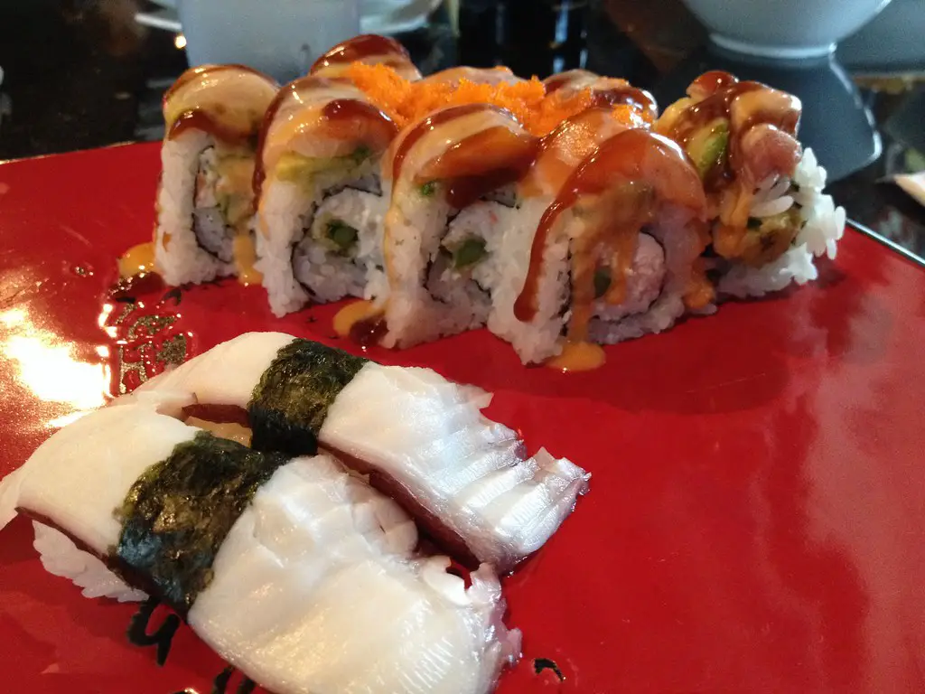 What's In A Las Vegas Roll? (4 Places To Get One in Sin City) 2 What Is The Las Vegas Roll