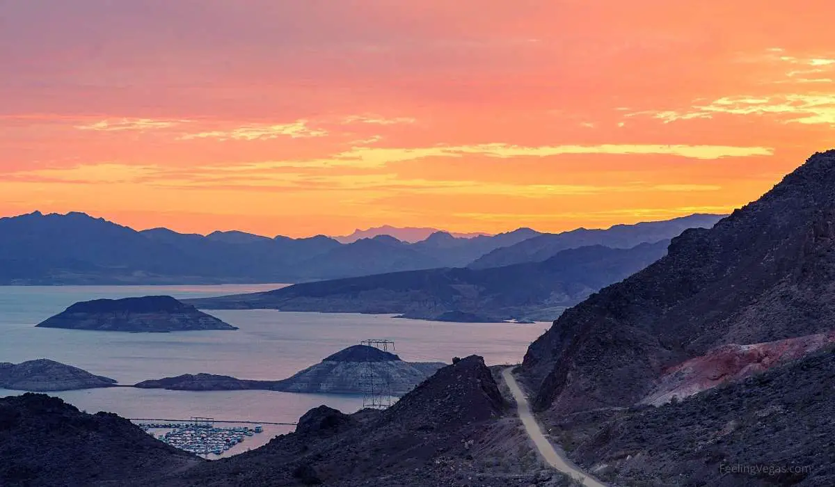 What Time is Sunset in Las Vegas Today? - Best Places to Watch It! (Current Sunset Times) 4 Lake Mead sunset: What time is sunset in Las Vegas, Nevada