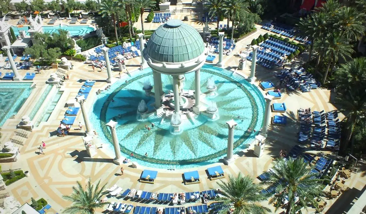 vegas pools in summer