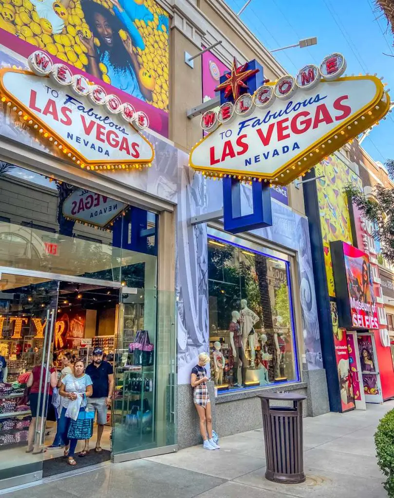 welcome to las vegas store at linq promenade