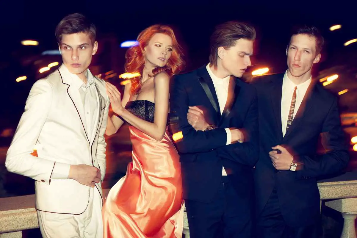 Do People Still Dress Up in Las Vegas? (Vegas Dress Code) 7 Las Vegas Dress Code Day vs. Night