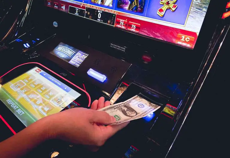 Do Slot Machines in Las Vegas Take Cash? (Answered)