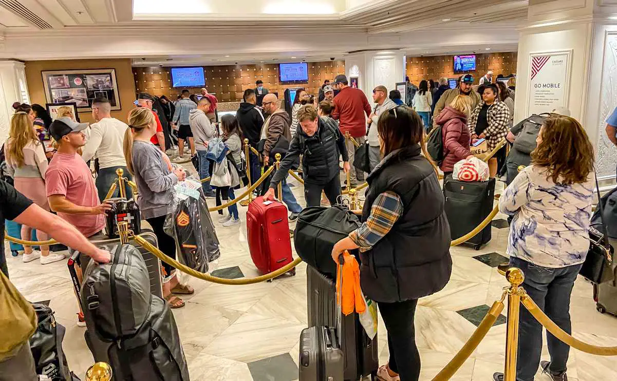 long lines at flamingo lobby desk