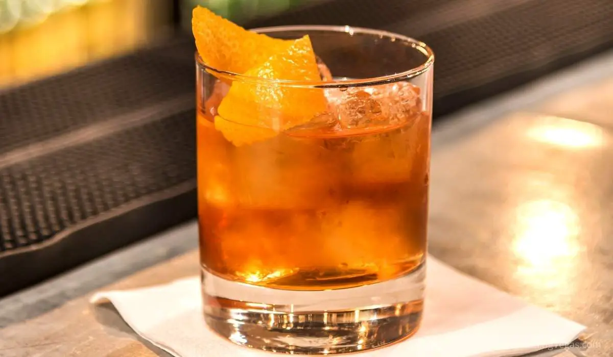 Top 10 Drinks To Order in a Las Vegas Casino (Revealed!) 2 old fashioned vegas casino