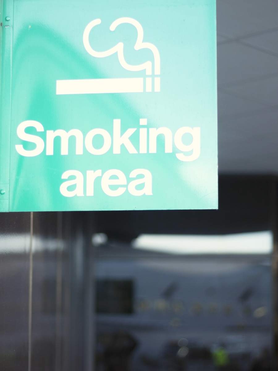 places to smoke las vegas airport