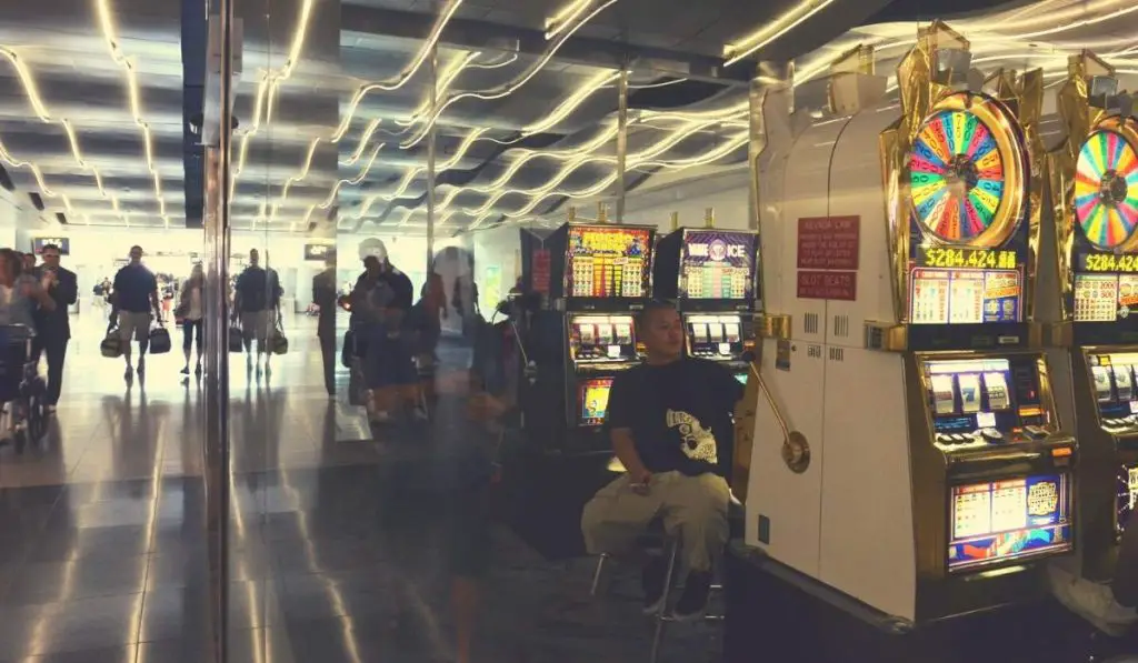 Where You CAN Smoke in The Las Vegas Airport (Explained) FeelingVegas