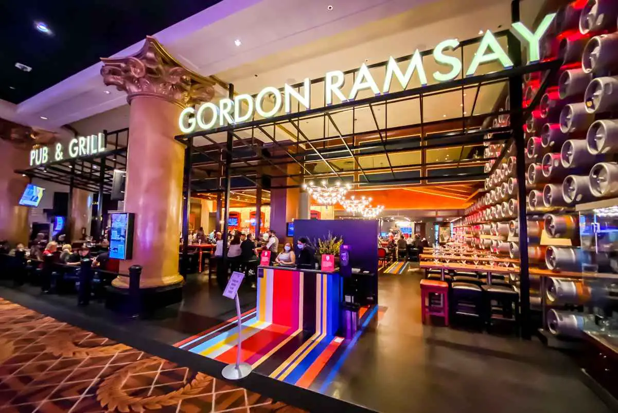 Is Vegas Crowded in June? (What You Need To Know) 4 Las Vegas Restaurant Week happens in June