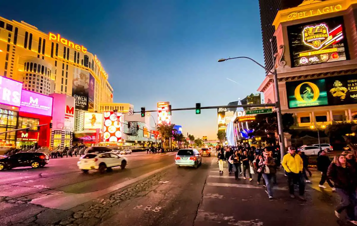 how long does it take to walk the whole las vegas strip