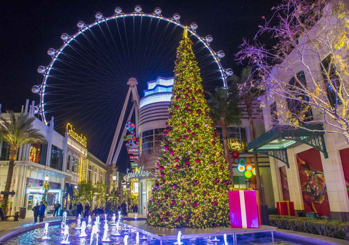 LINQ Promenade Dress Up For The Holidays