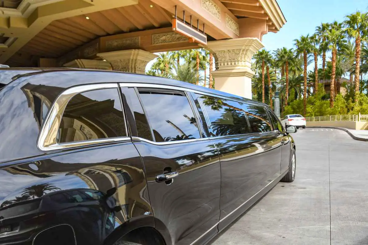 Does Caesars Palace Have an Airport Shuttle? (Answered) 3 Luxury Transportation to Caesars Palace