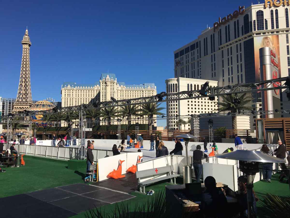 21+ Reasons It's Worth Going to Las Vegas in December☀️ 8 ice skating at the cosmopolitan of las vegas