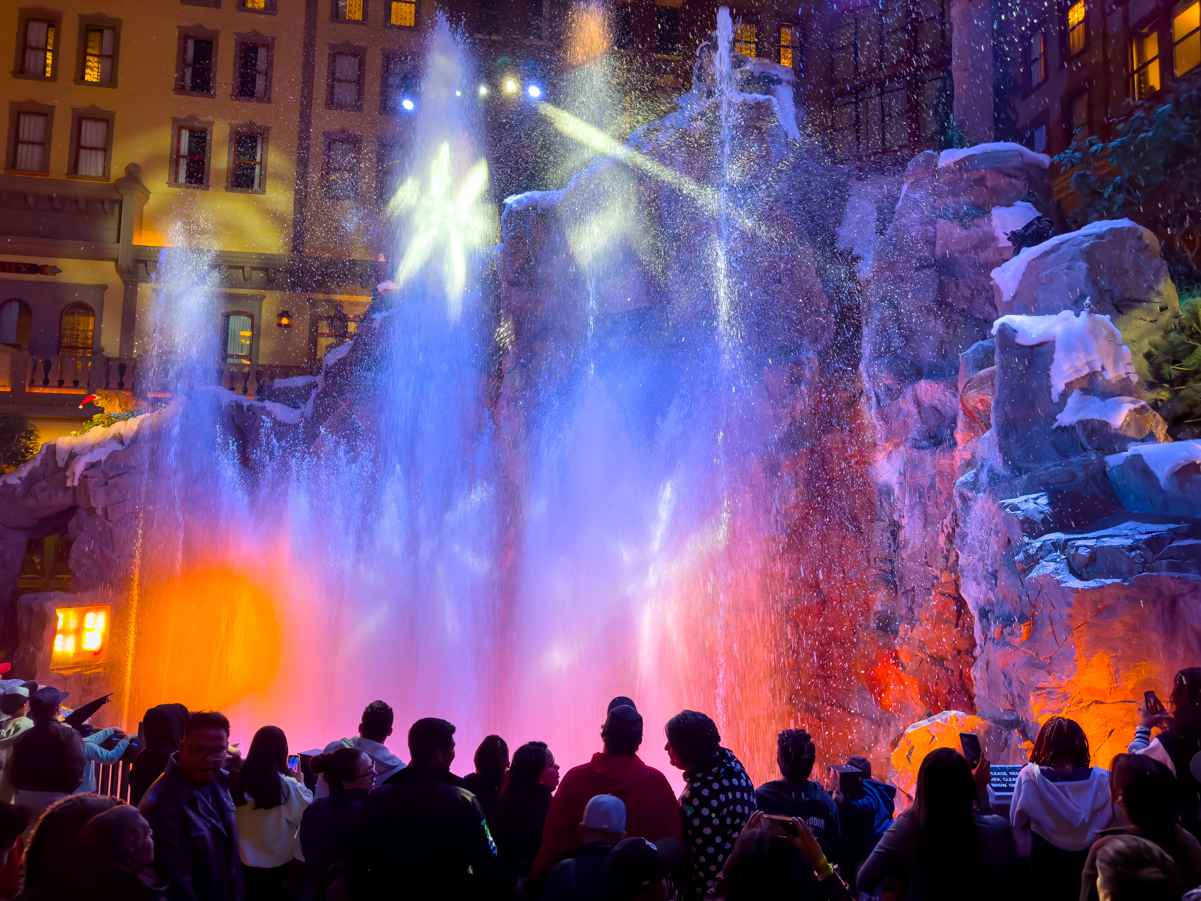 16 Christmassy Things to do in Las Vegas (2023 Holiday Guide