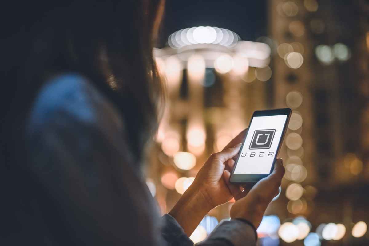 Does Harrah’s Las Vegas Have An Airport Shuttle? (Las Vegas Hotel Airport Shuttles) 5 rideshare with uber or lyft to harrah's
